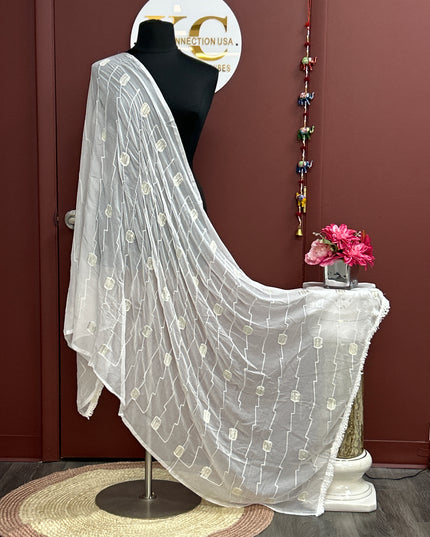 White dupatta