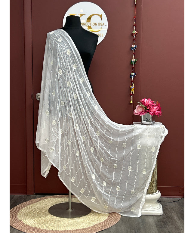 White dupatta
